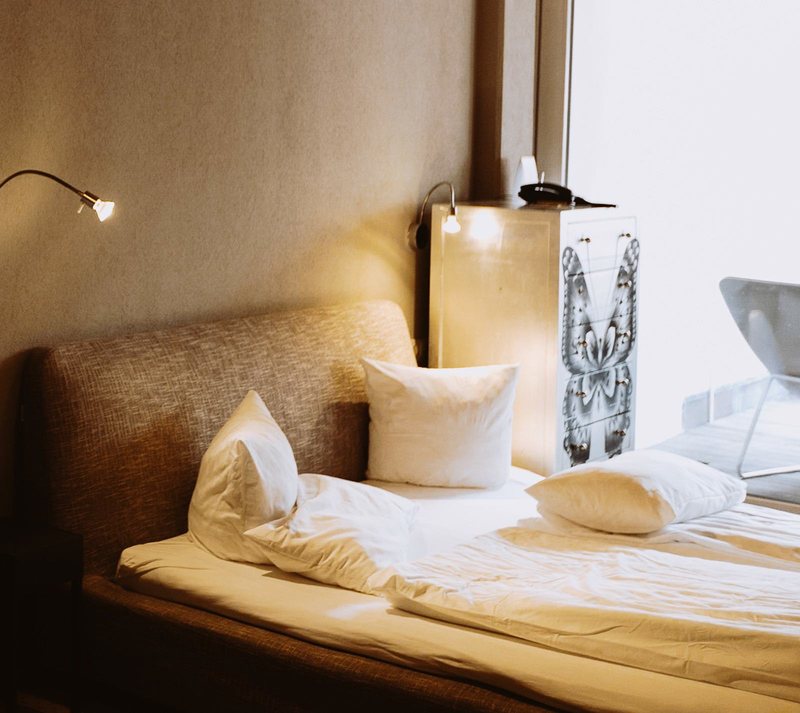 Walliser Family Basic · Doppelbett mit Leselampe